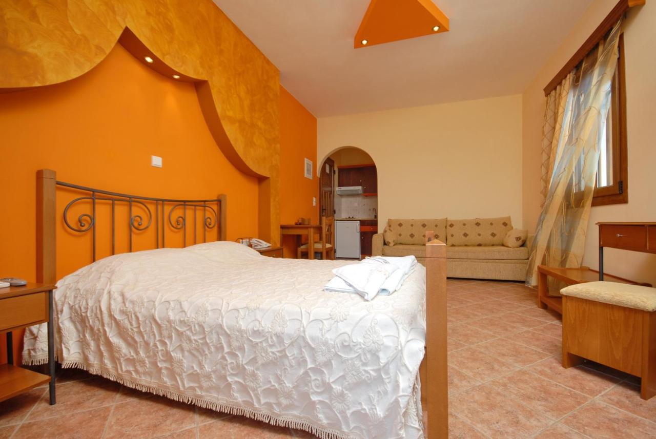 ستيليدا Golden Sun Hotel الغرفة الصورة